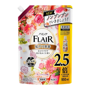 KAO Flair Fragrance Charming Bouquete Кондиционер для белья с очаровательным ароматом цветочного букета и фруктовыми нотками, 950 мл. мягкая упаковка