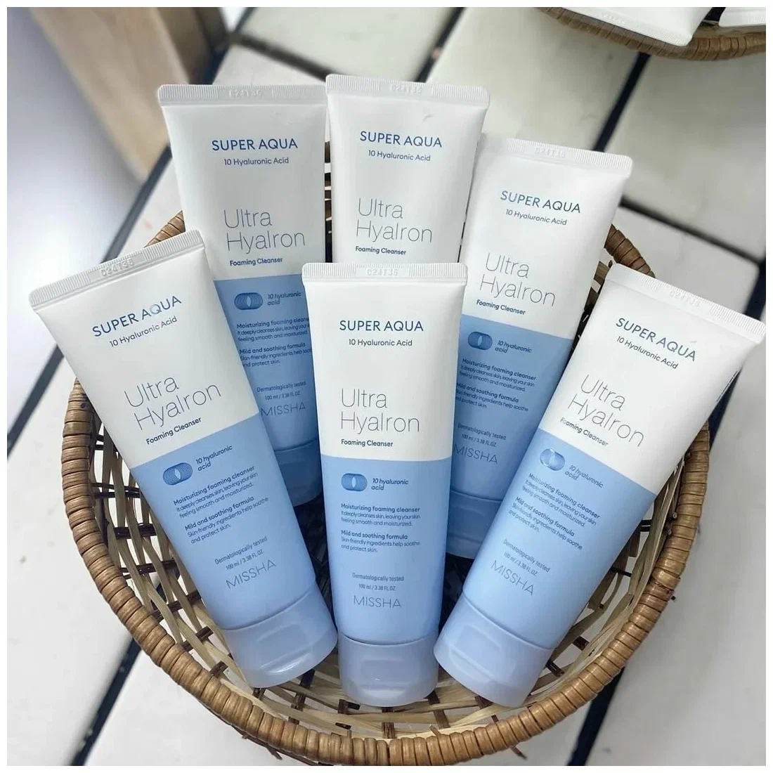 MISSHA Увлажняющая пенка с гиалуроновой кислотой Super Aqua Ultra Hyalron Cleansing Foam 200 мл.